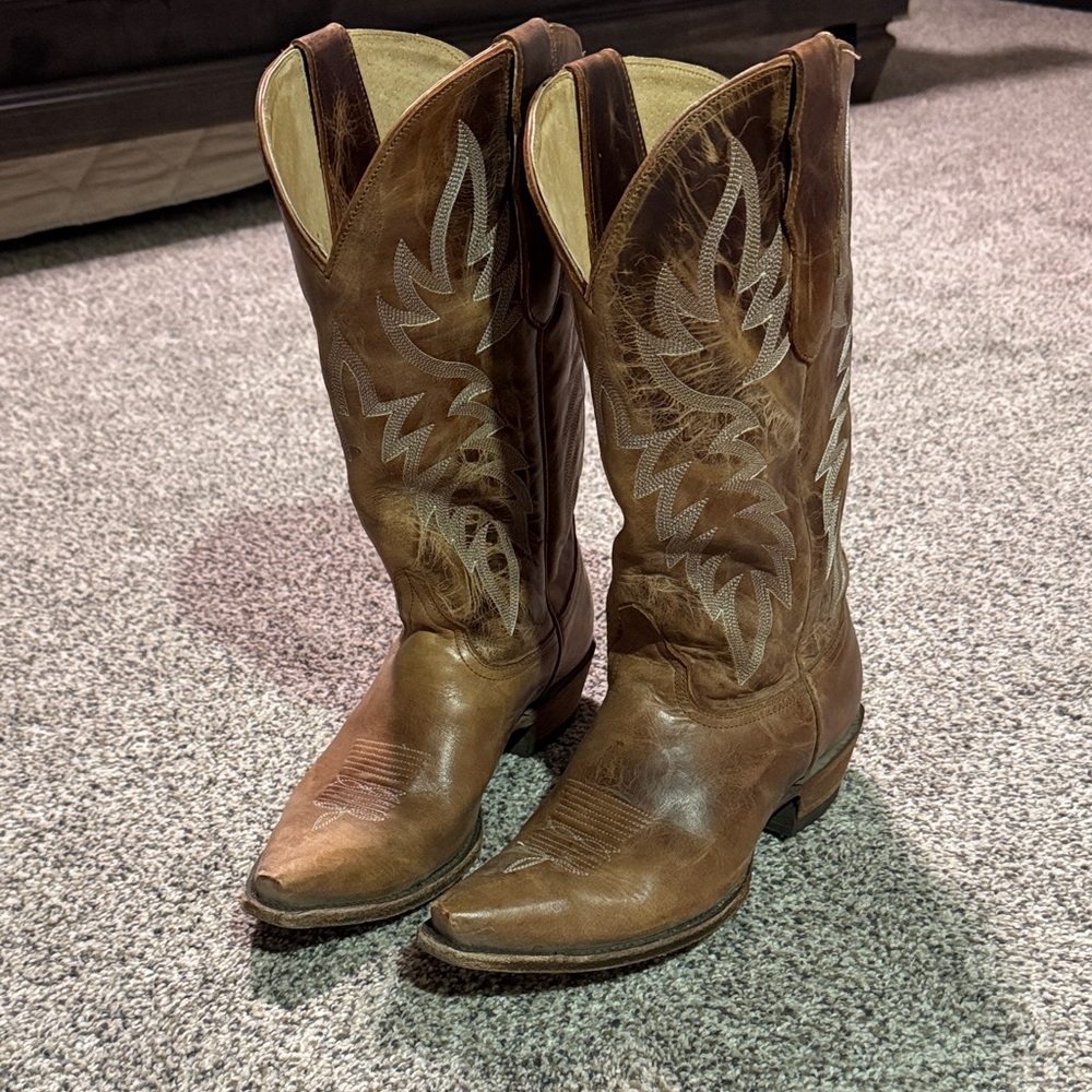 Idyllwind Brown Leather Western Heeled Boots